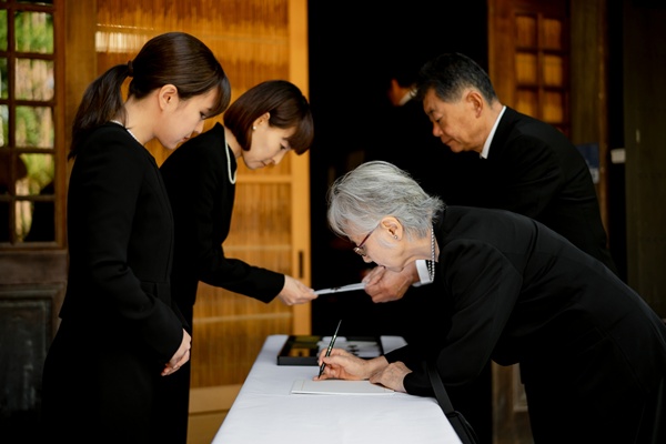 旦那の親戚の葬式で嫁としてやることは?