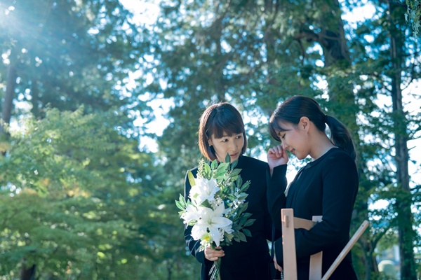 旦那の親戚の葬式はどこまで参列するべき?