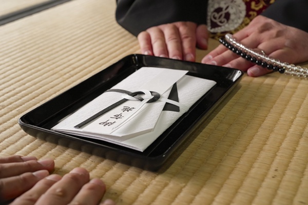 初七日にお坊さんを呼ばないメリットは？