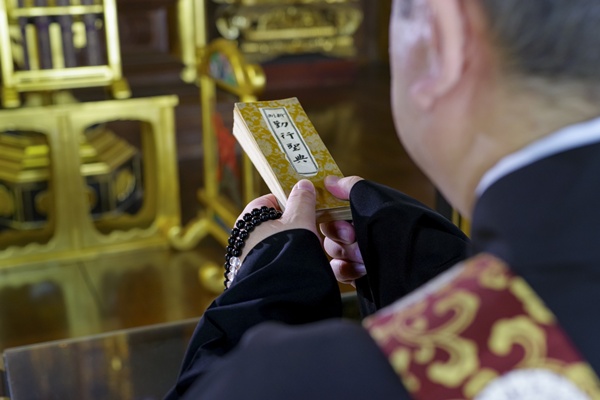 初七日にお坊さんを呼ばないのは非常識？